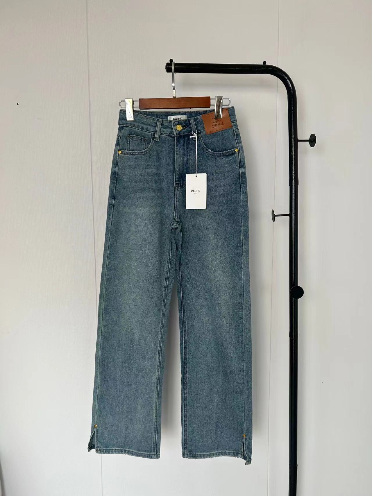 詳細な写真と価格については私に連絡してください。