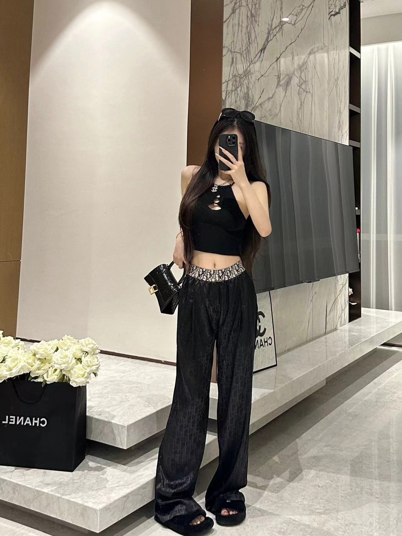 詳細な写真と価格については私に連絡してください。