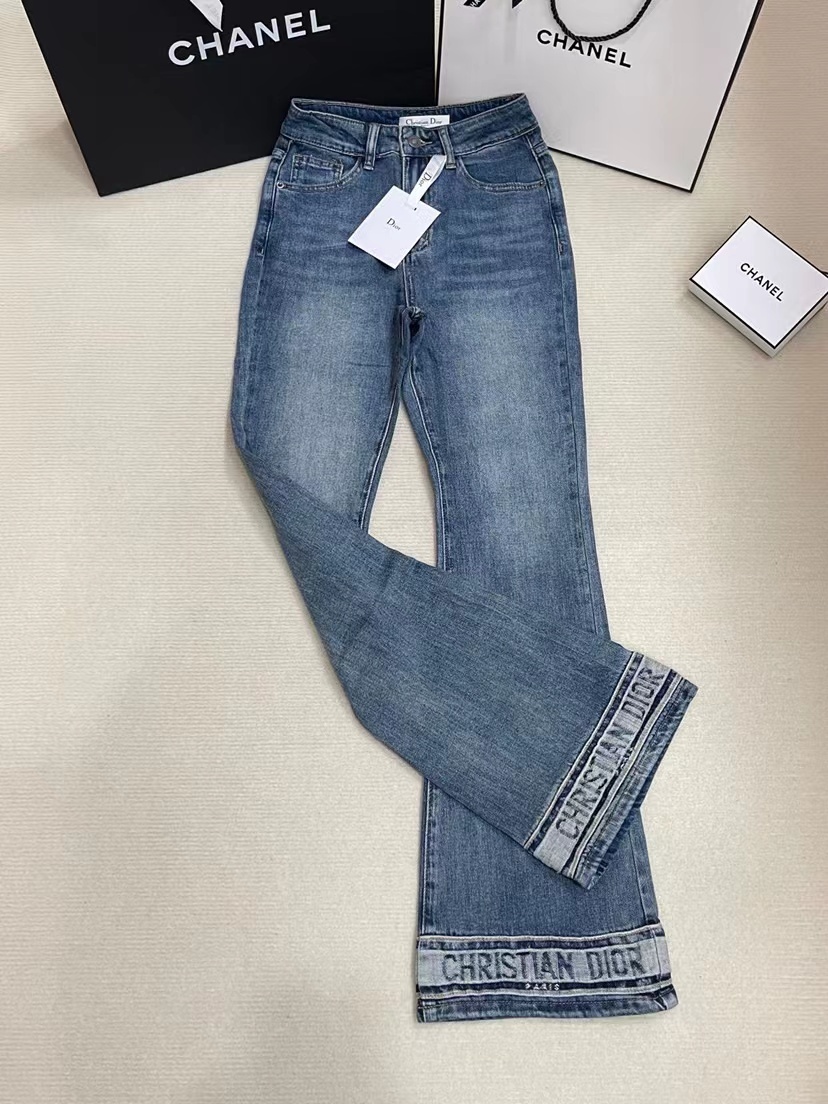 詳細な写真と価格については私に連絡してください。