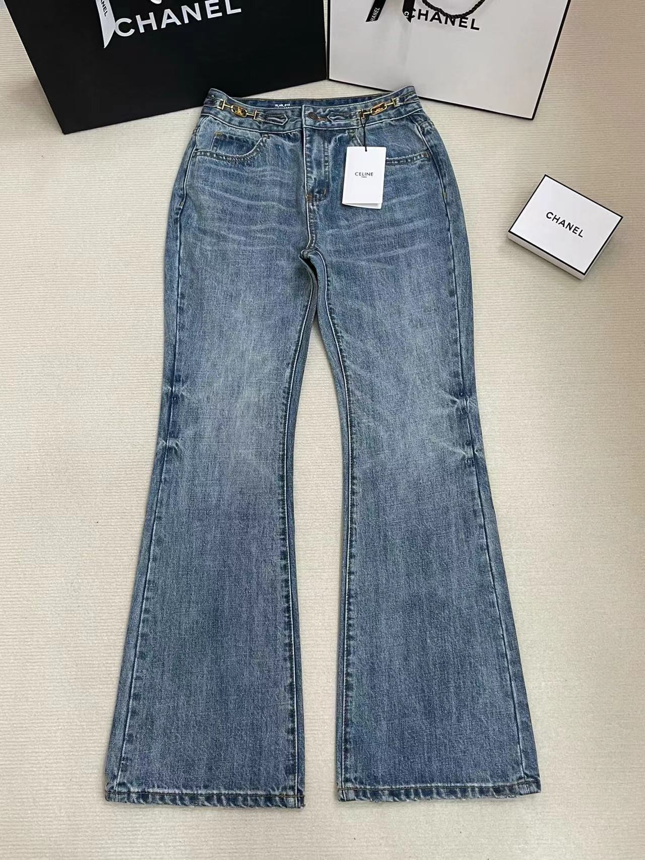 詳細な写真と価格については私に連絡してください。