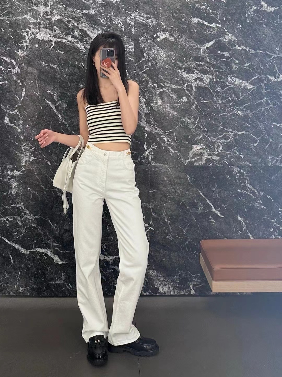 詳細な写真と価格については私に連絡してください。