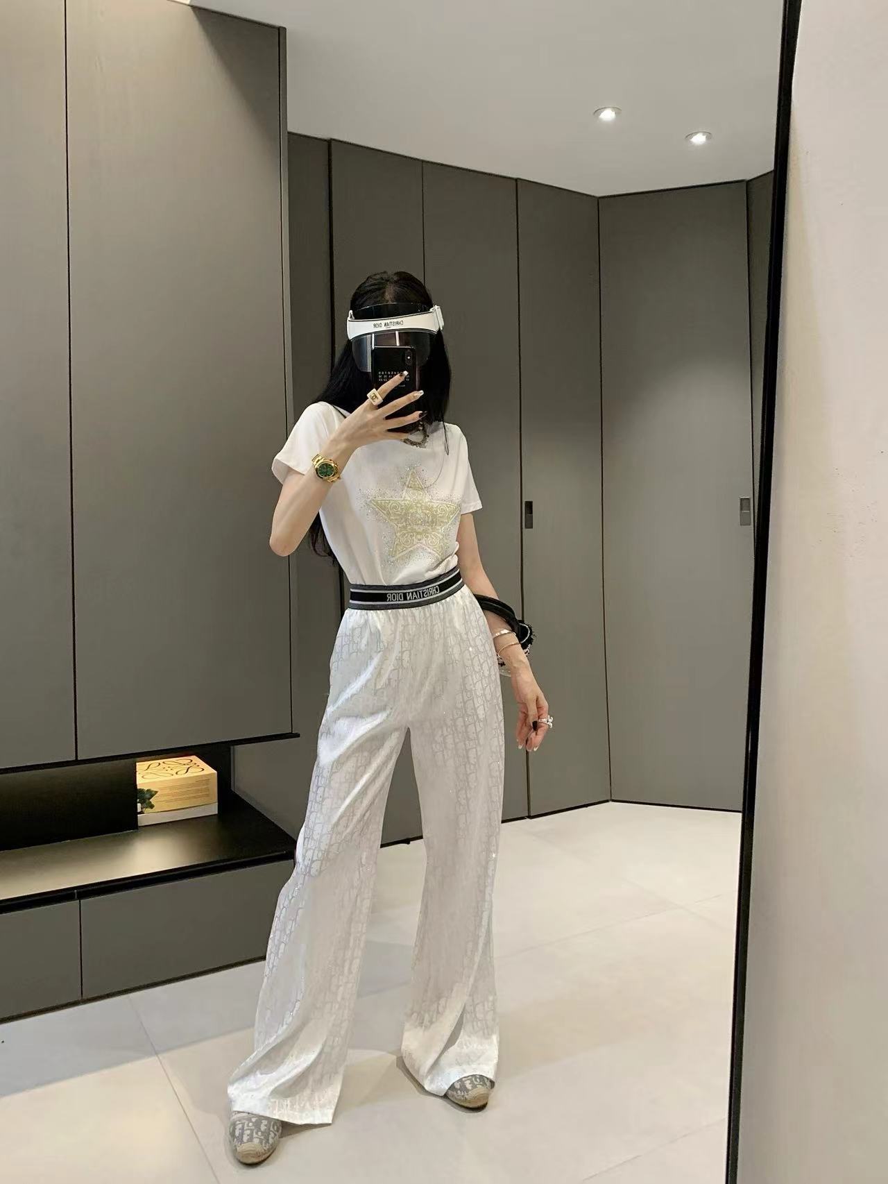 詳細な写真と価格については私に連絡してください。