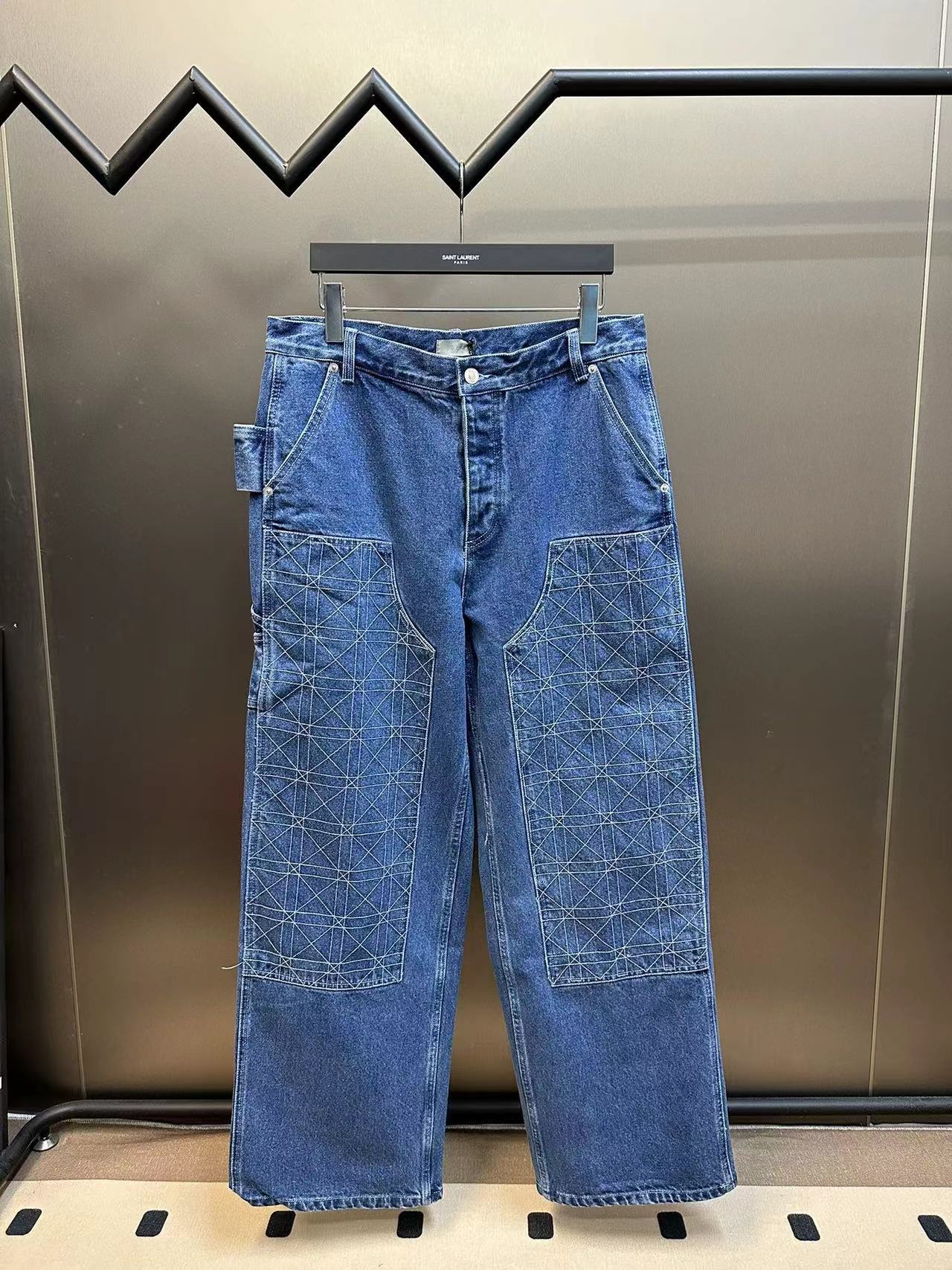 詳細な写真と価格については私に連絡してください。