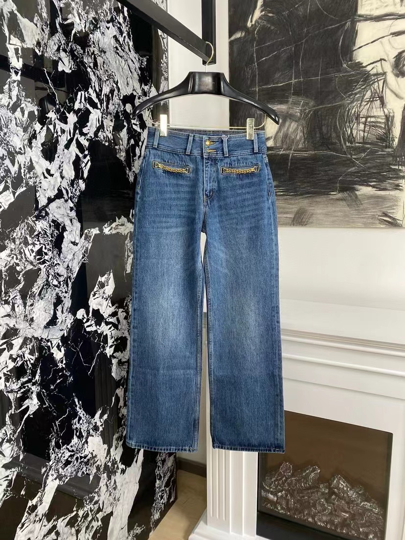 詳細な写真と価格については私に連絡してください。