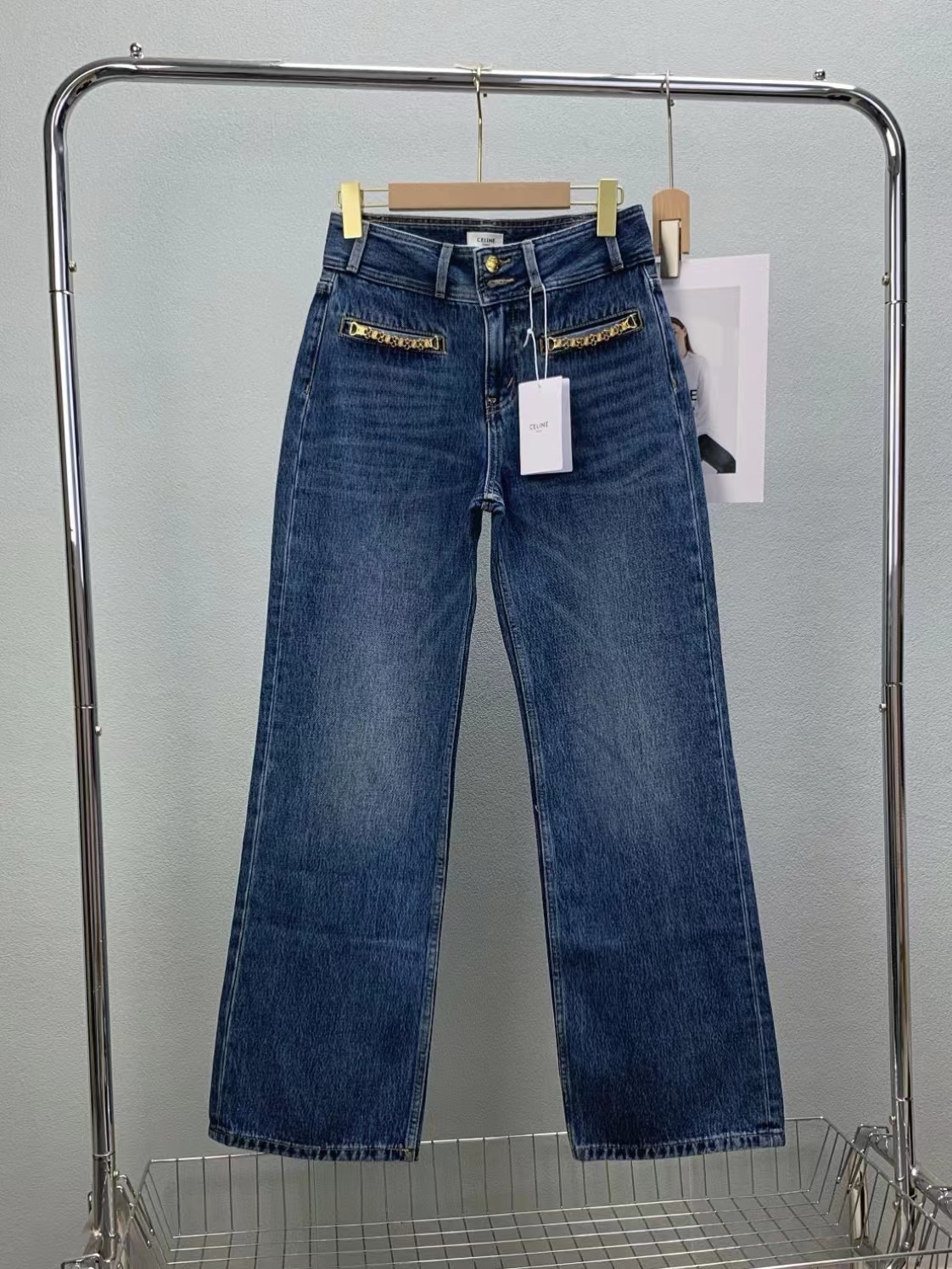 詳細な写真と価格については私に連絡してください。