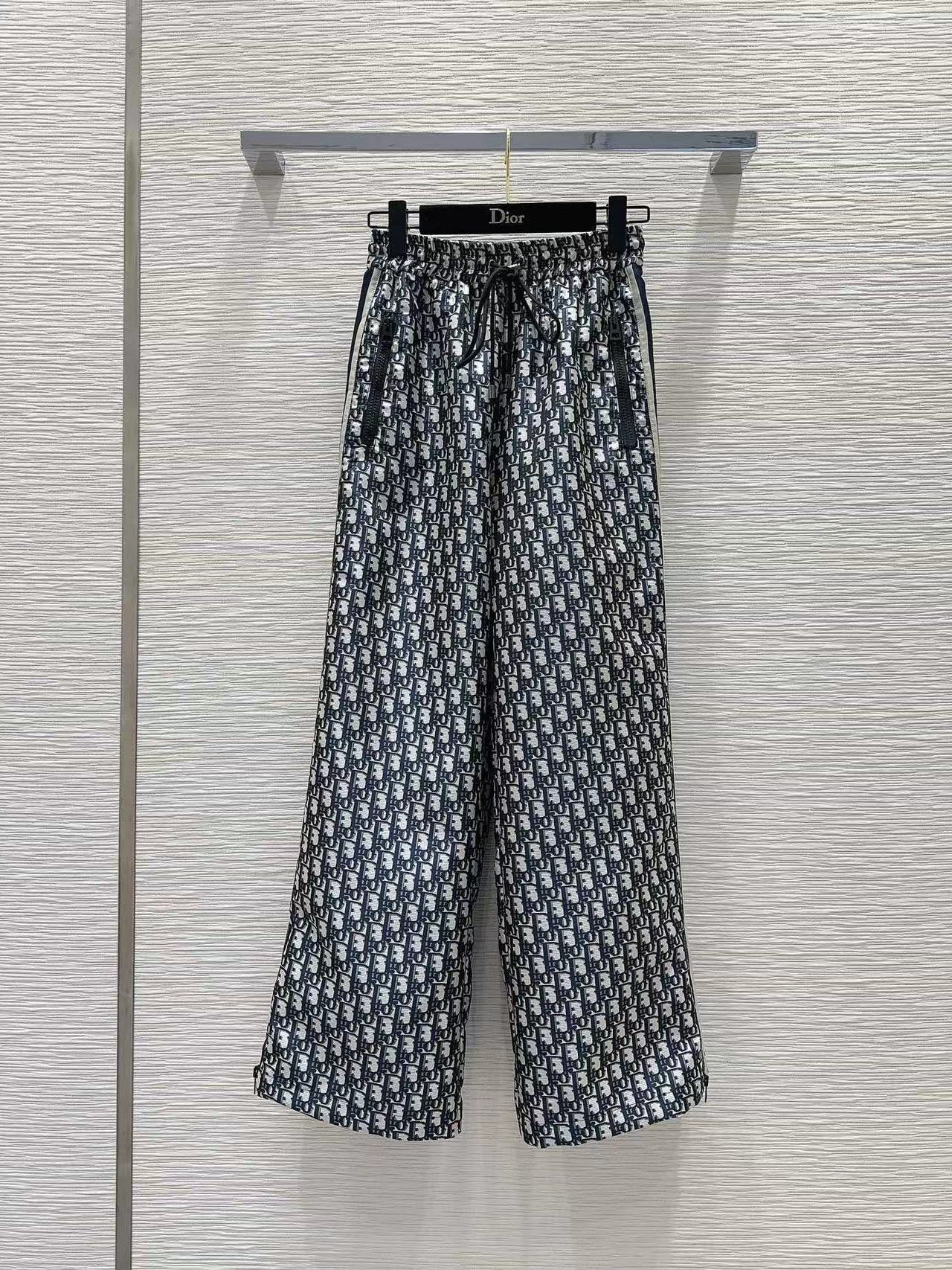 詳細な写真と価格については私に連絡してください。