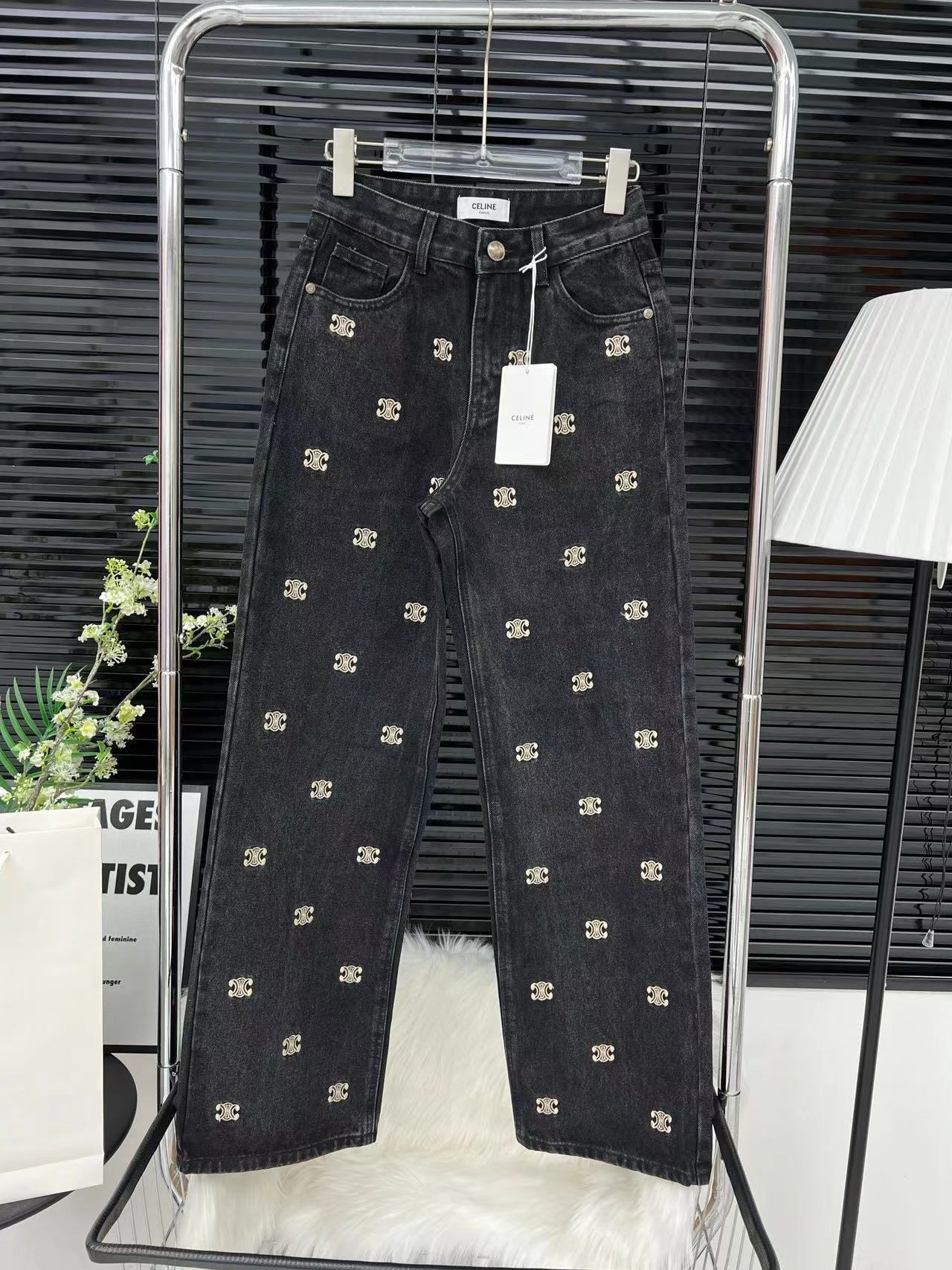 詳細な写真と価格については私に連絡してください。