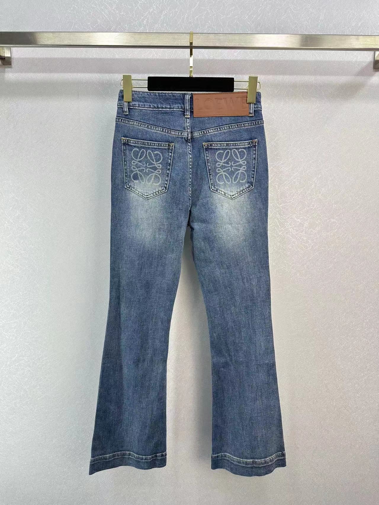 詳細な写真と価格については私に連絡してください。