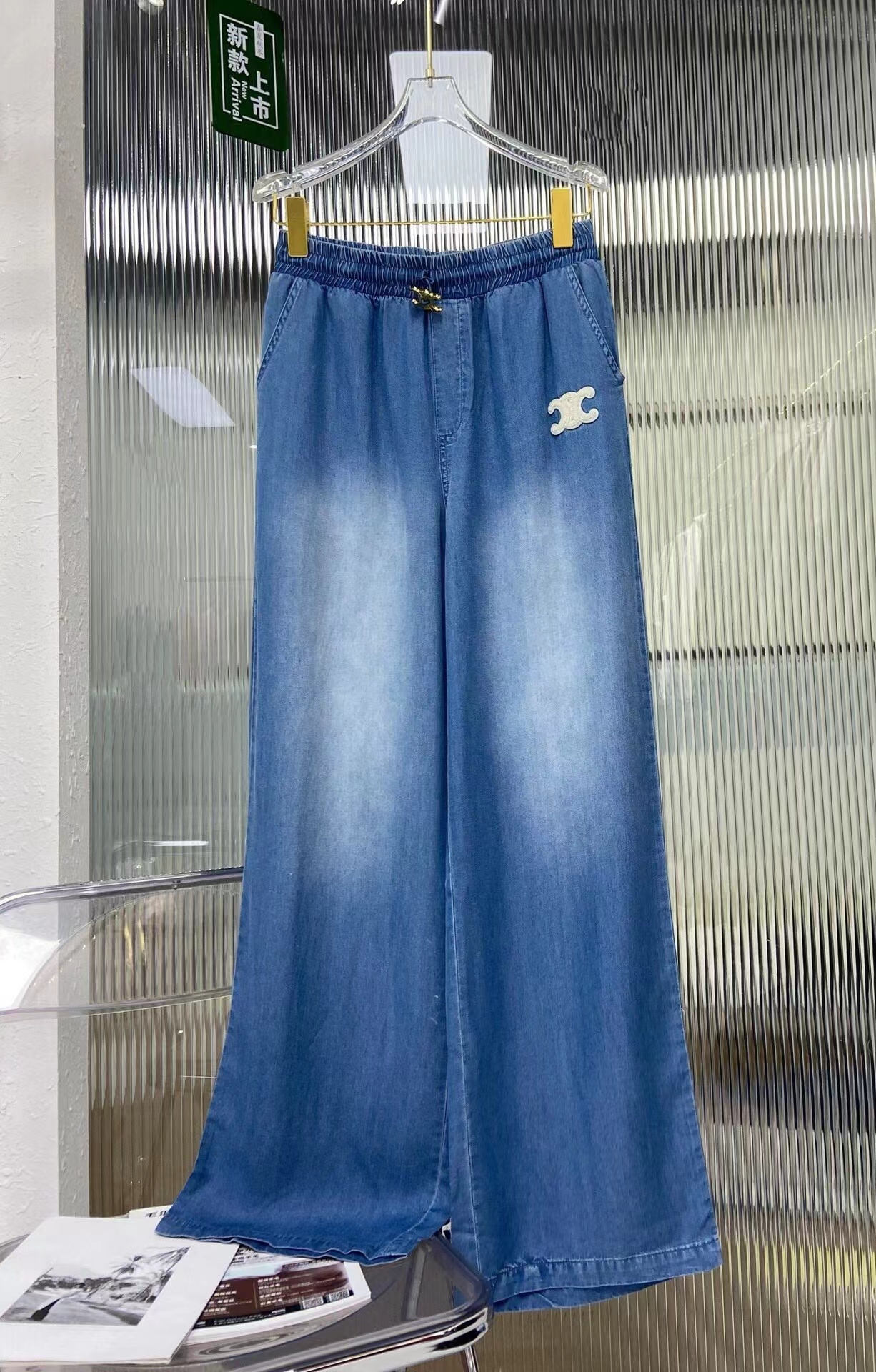 詳細な写真と価格については私に連絡してください。