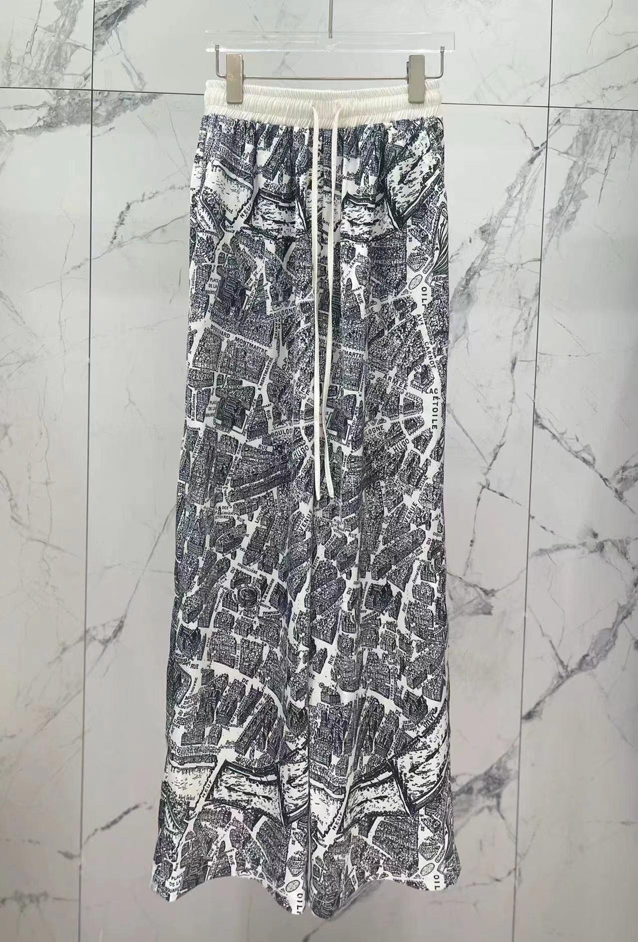 詳細な写真と価格については私に連絡してください。