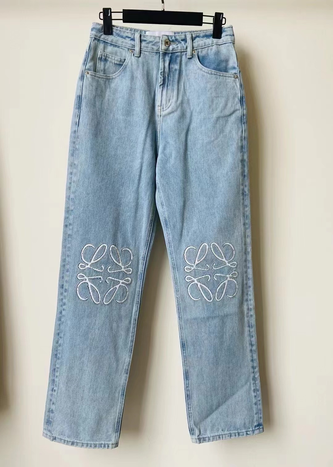 詳細な写真と価格については私に連絡してください。