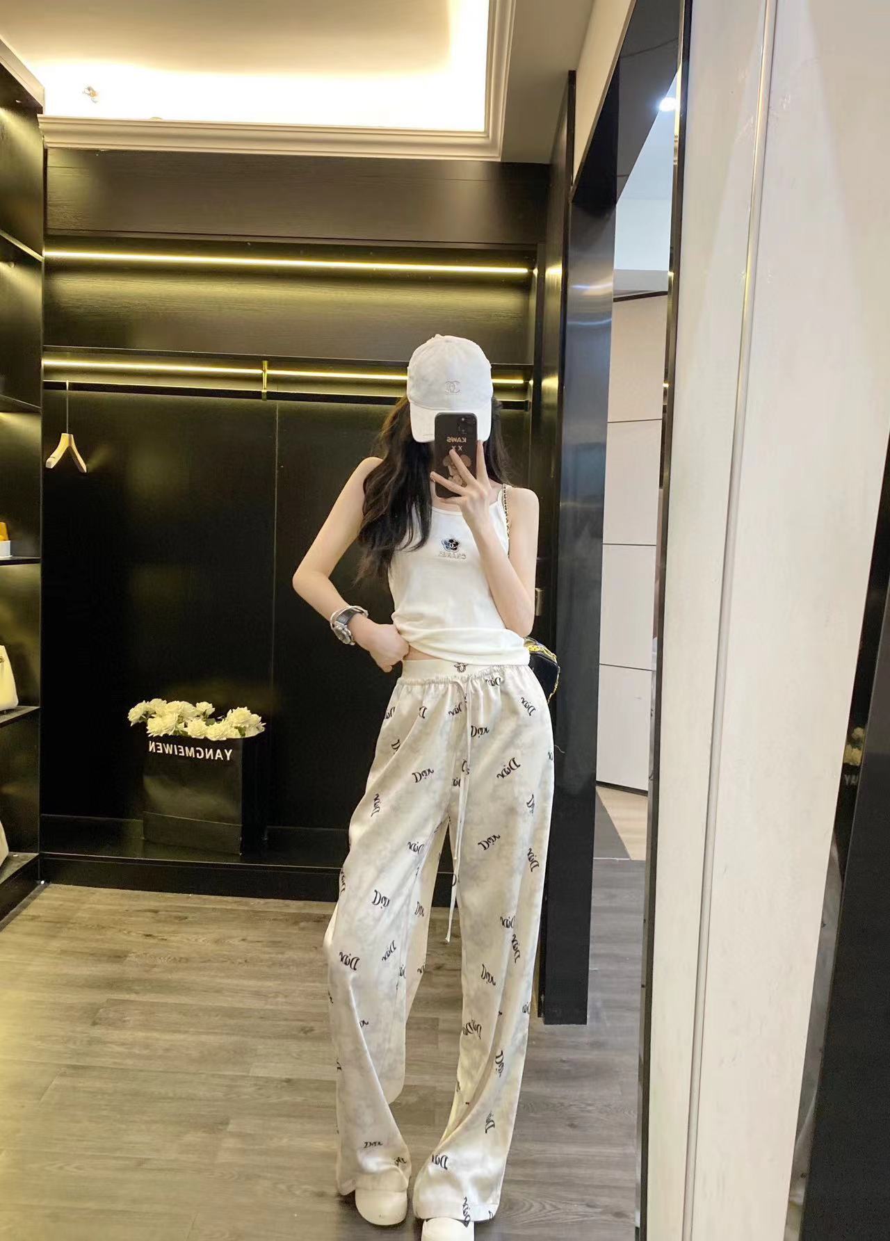 詳細な写真と価格については私に連絡してください。