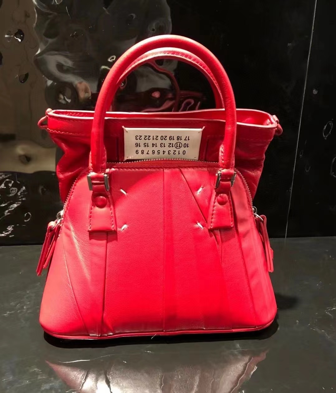 詳細な写真と価格については私に連絡してください。