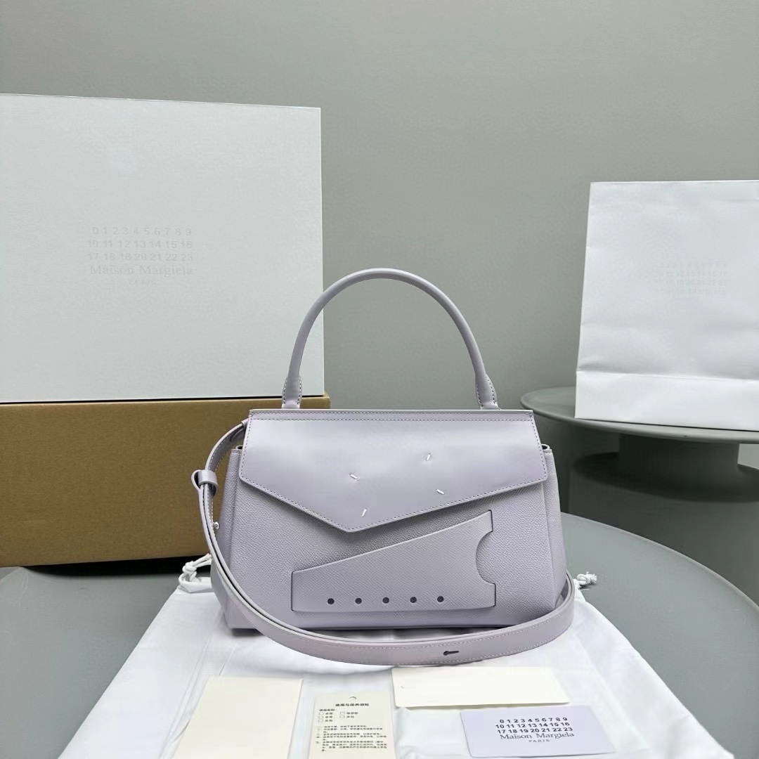 詳細な写真と価格については私に連絡してください。