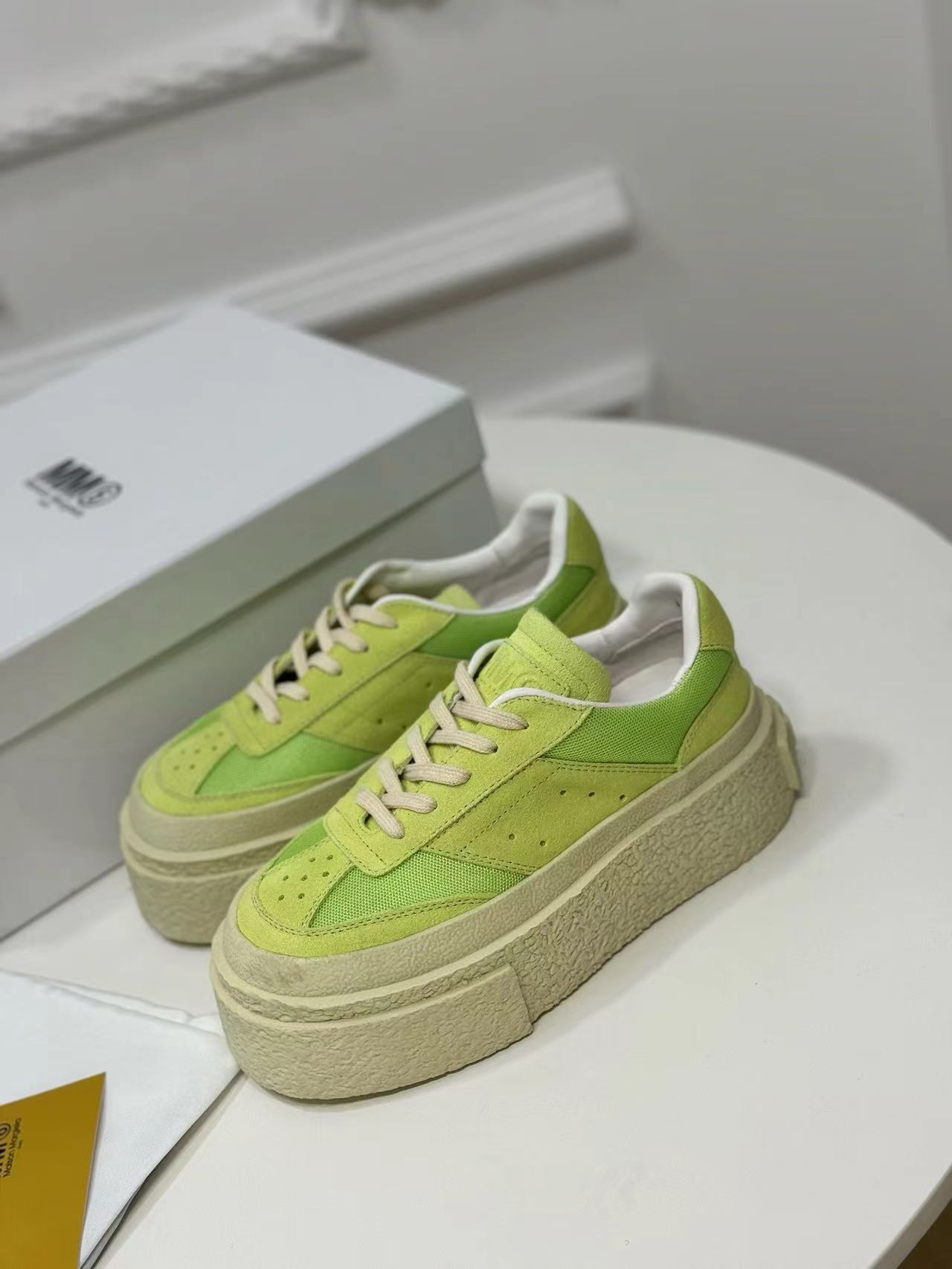 詳細な写真と価格については私に連絡してください。