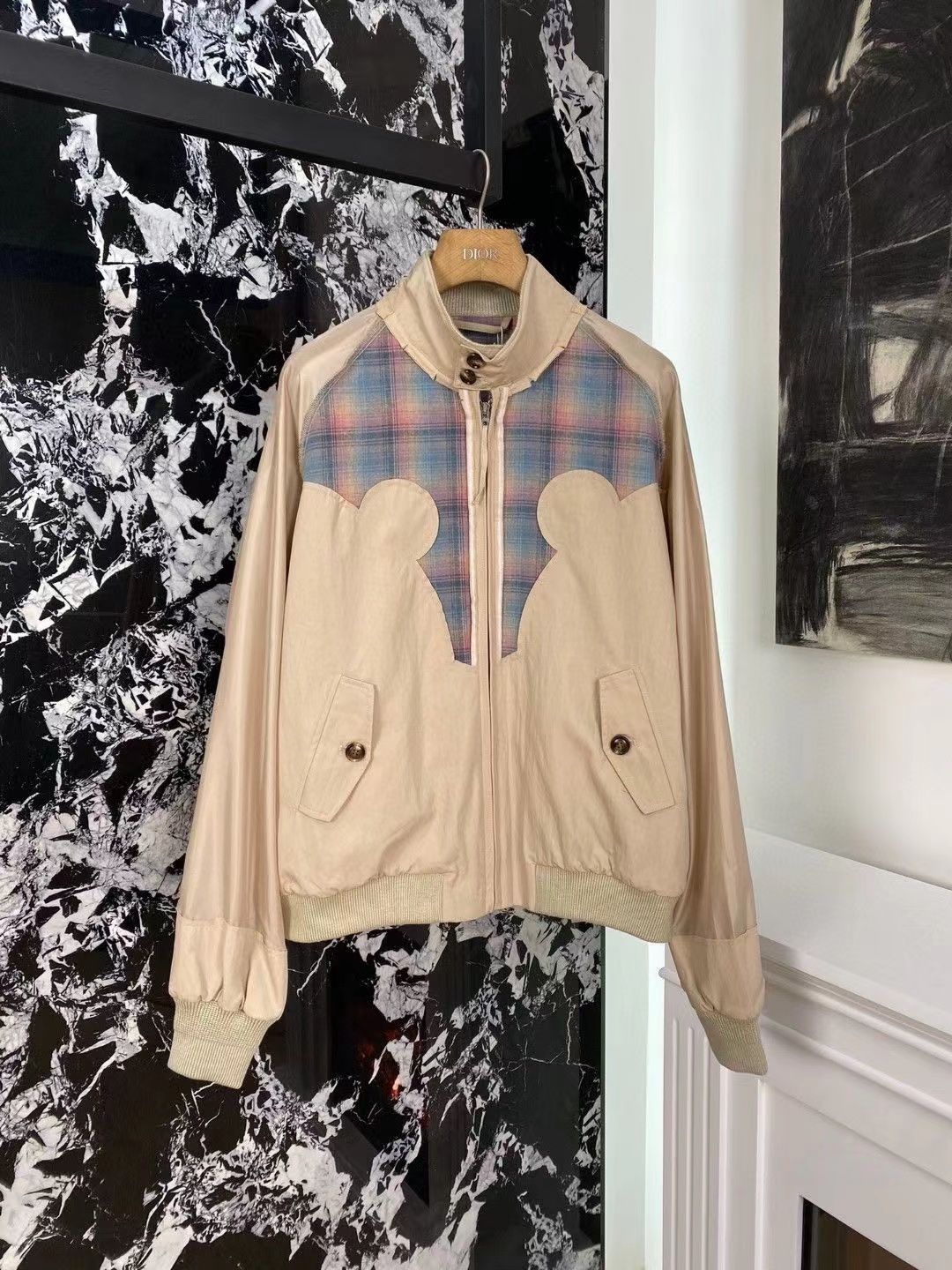 詳細な写真と価格については私に連絡してください。