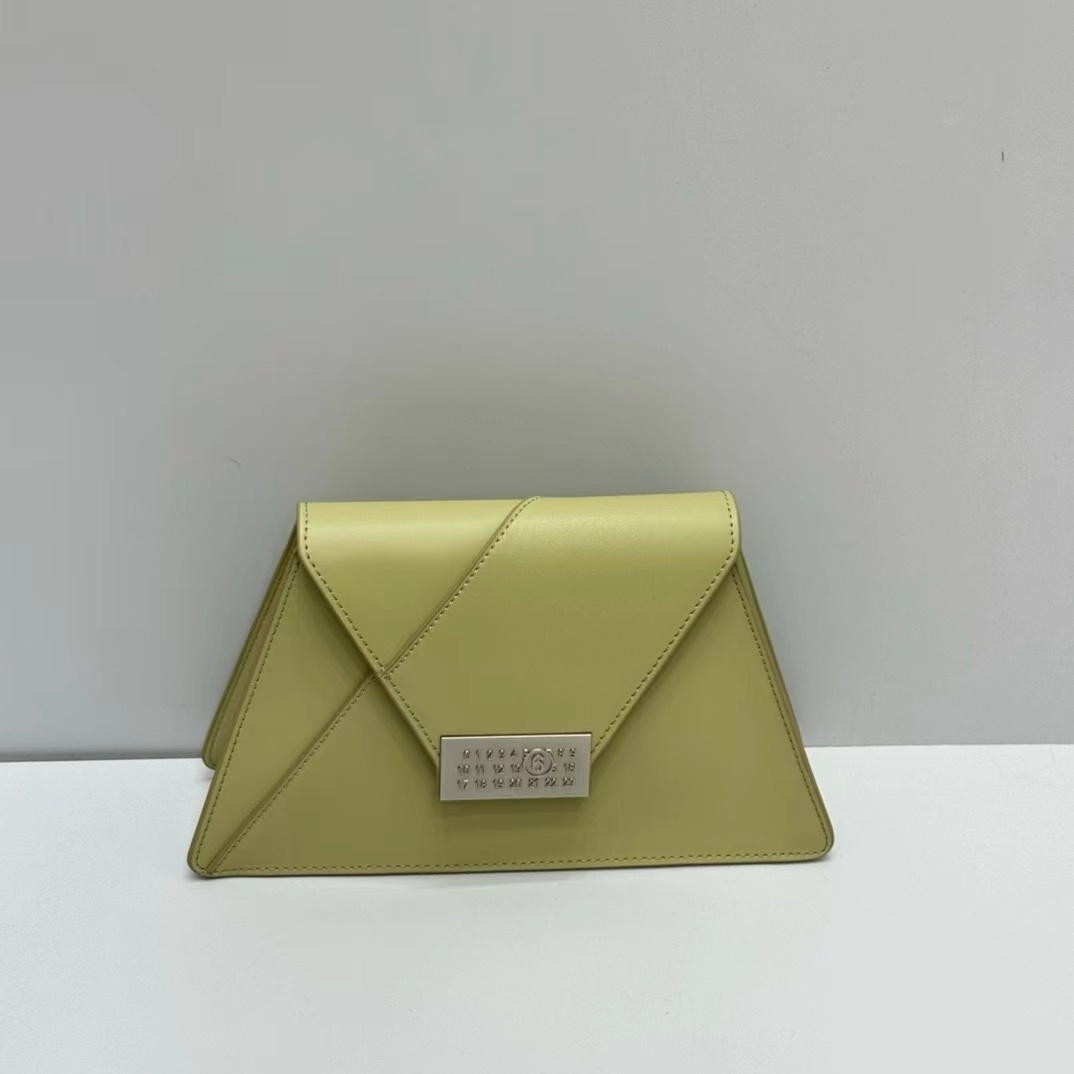 詳細な写真と価格については私に連絡してください。