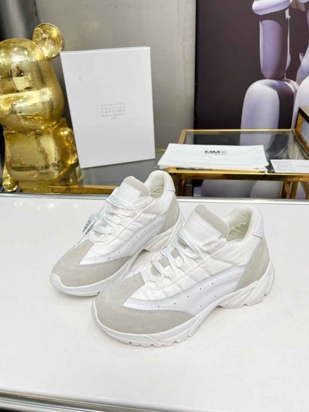 詳細な写真と価格については私に連絡してください。