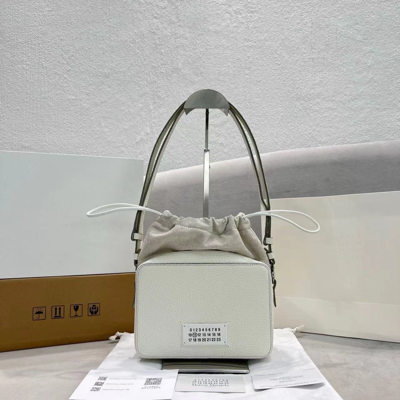 詳細な写真と価格については私に連絡してください。