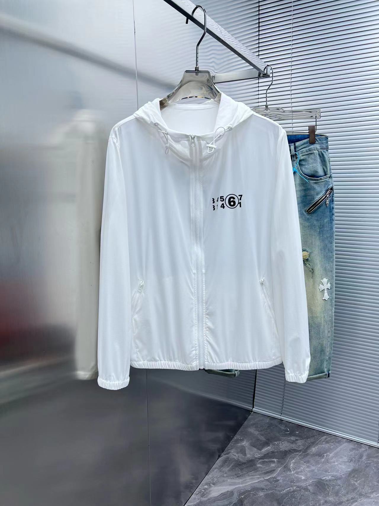 詳細な写真と価格については私に連絡してください。