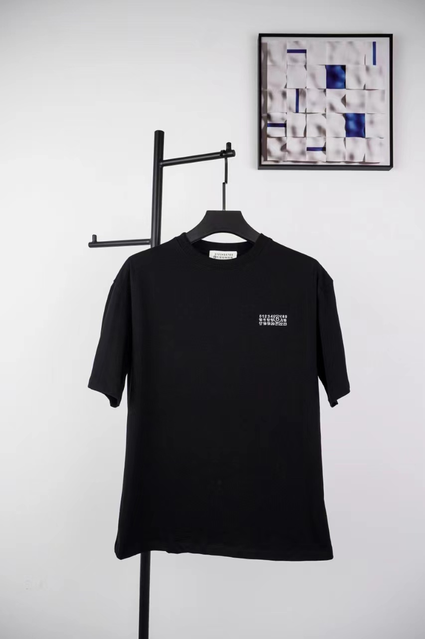 詳細な写真と価格については私に連絡してください。