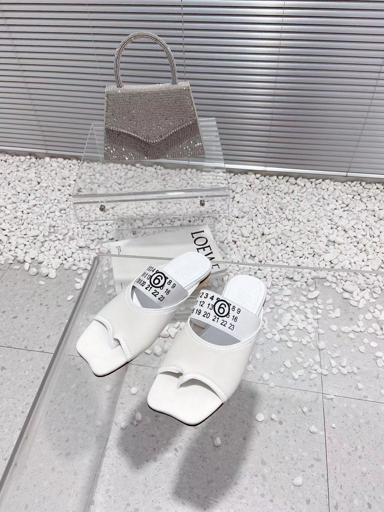 詳細な写真と価格については私に連絡してください。