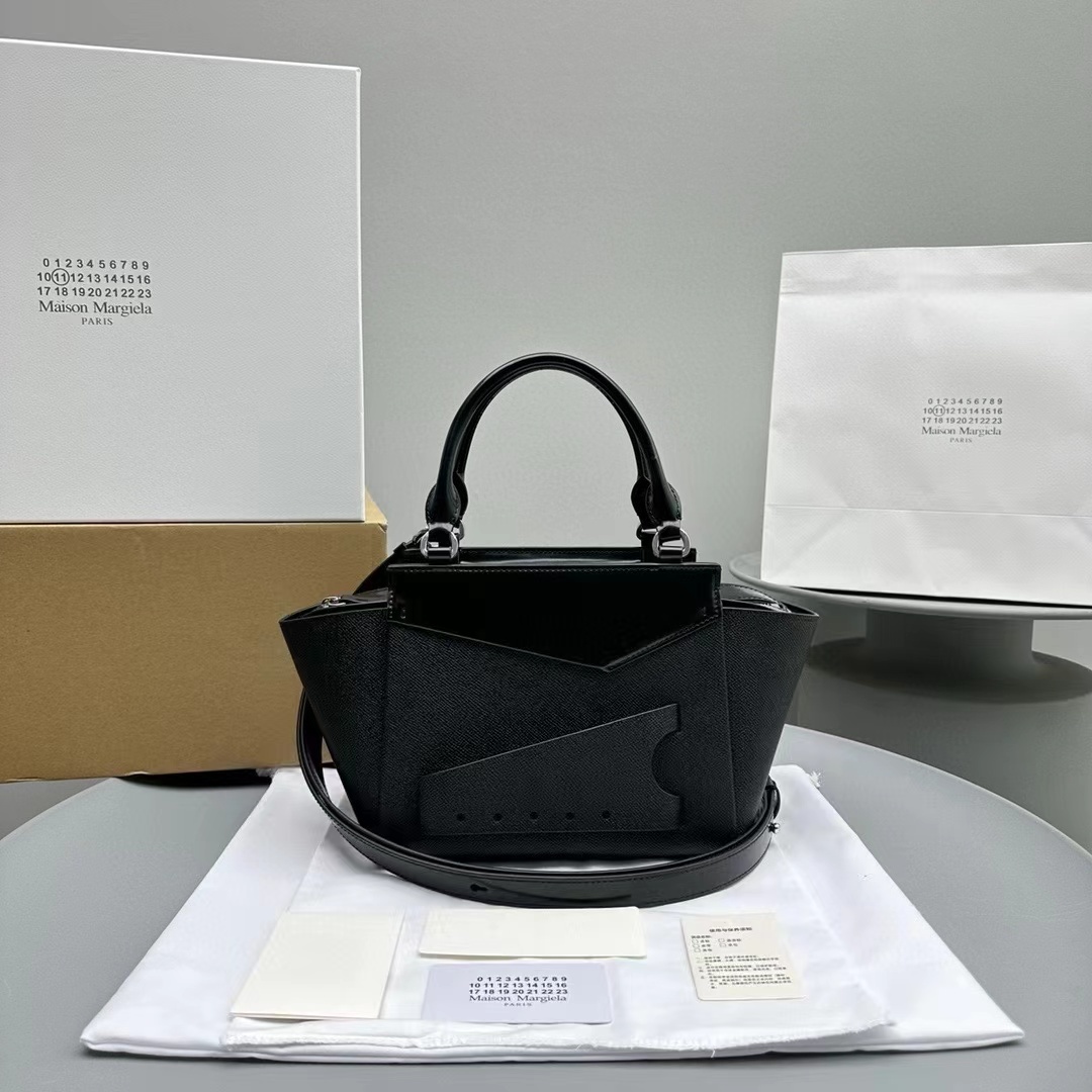 詳細な写真と価格については私に連絡してください。