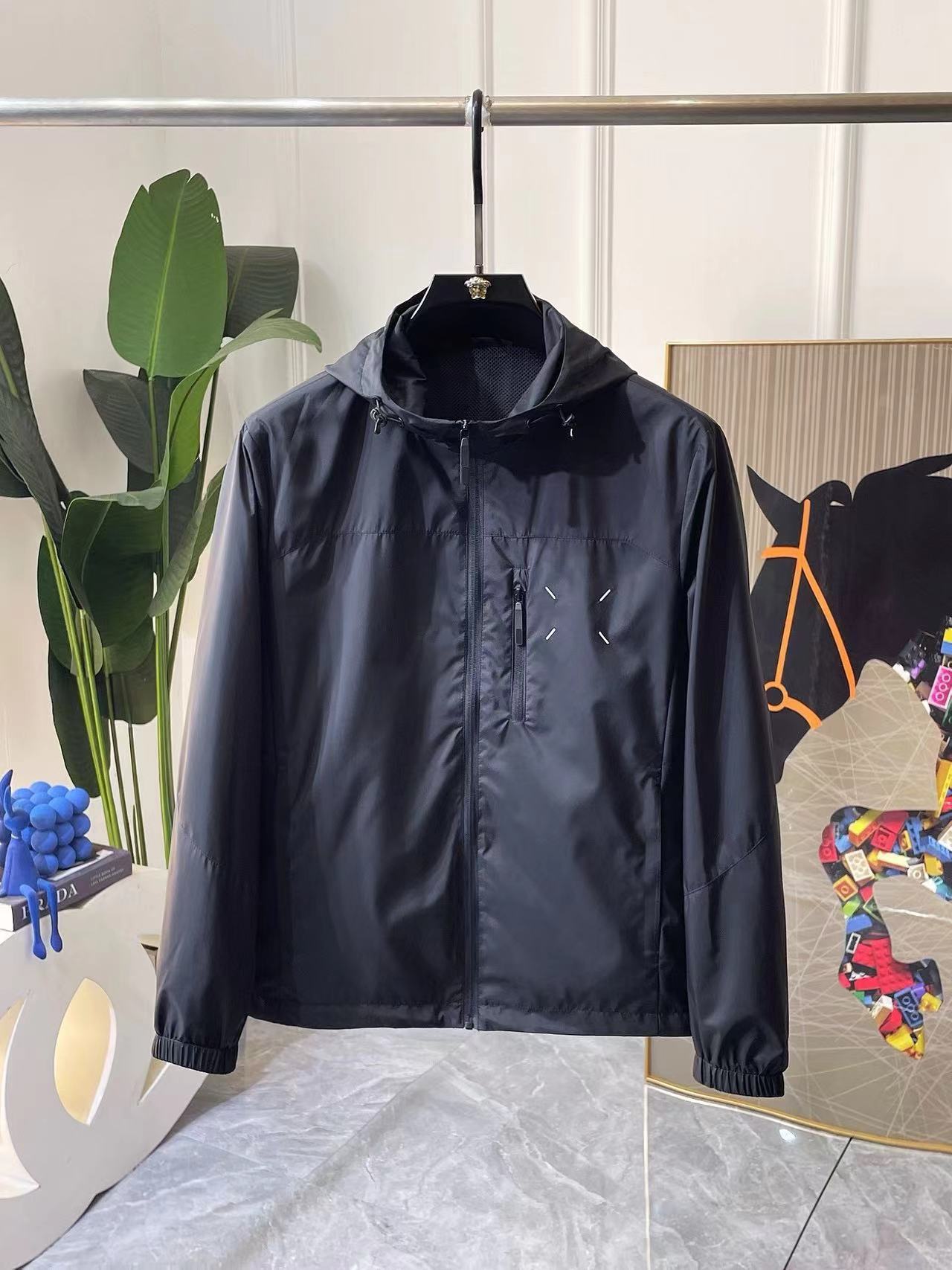 詳細な写真と価格については私に連絡してください。