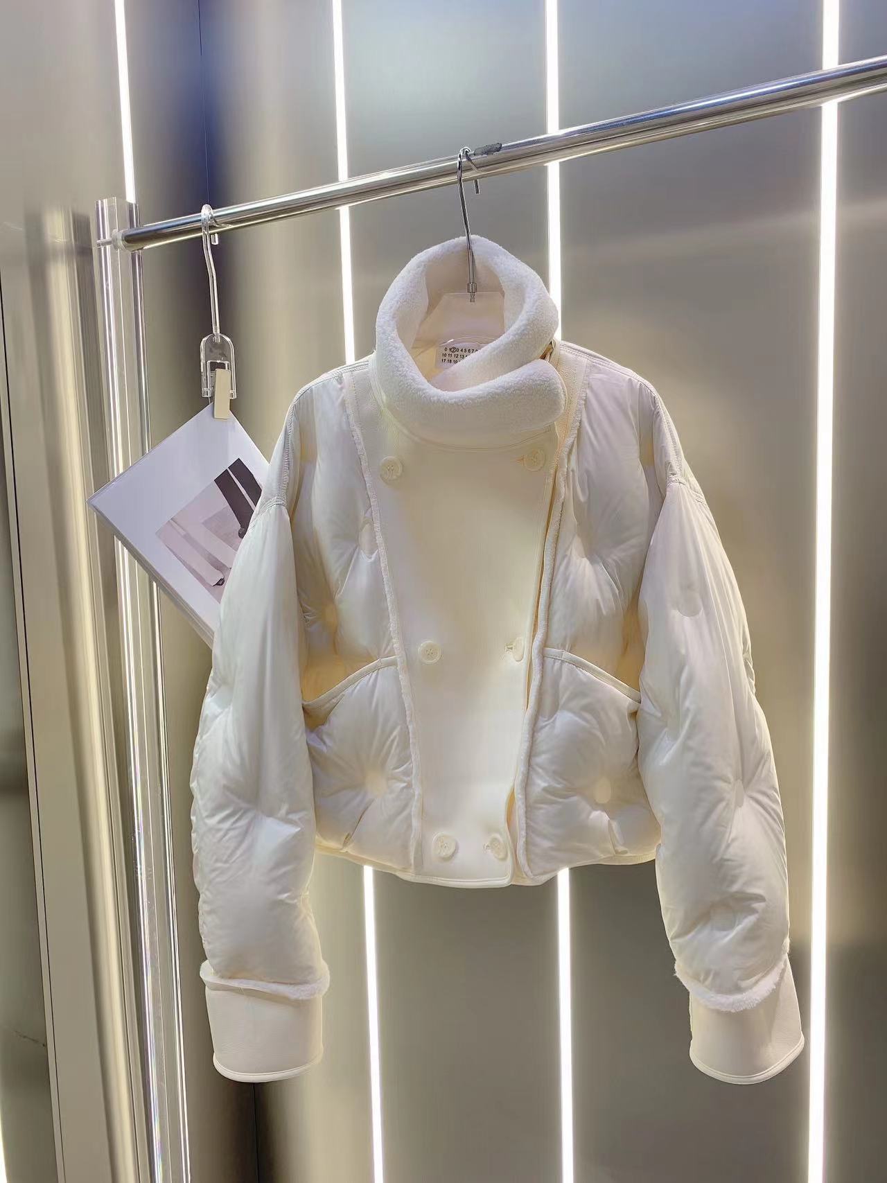 詳細な写真と価格については私に連絡してください。