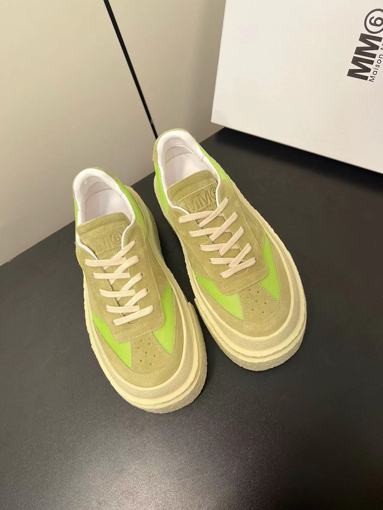 詳細な写真と価格については私に連絡してください。