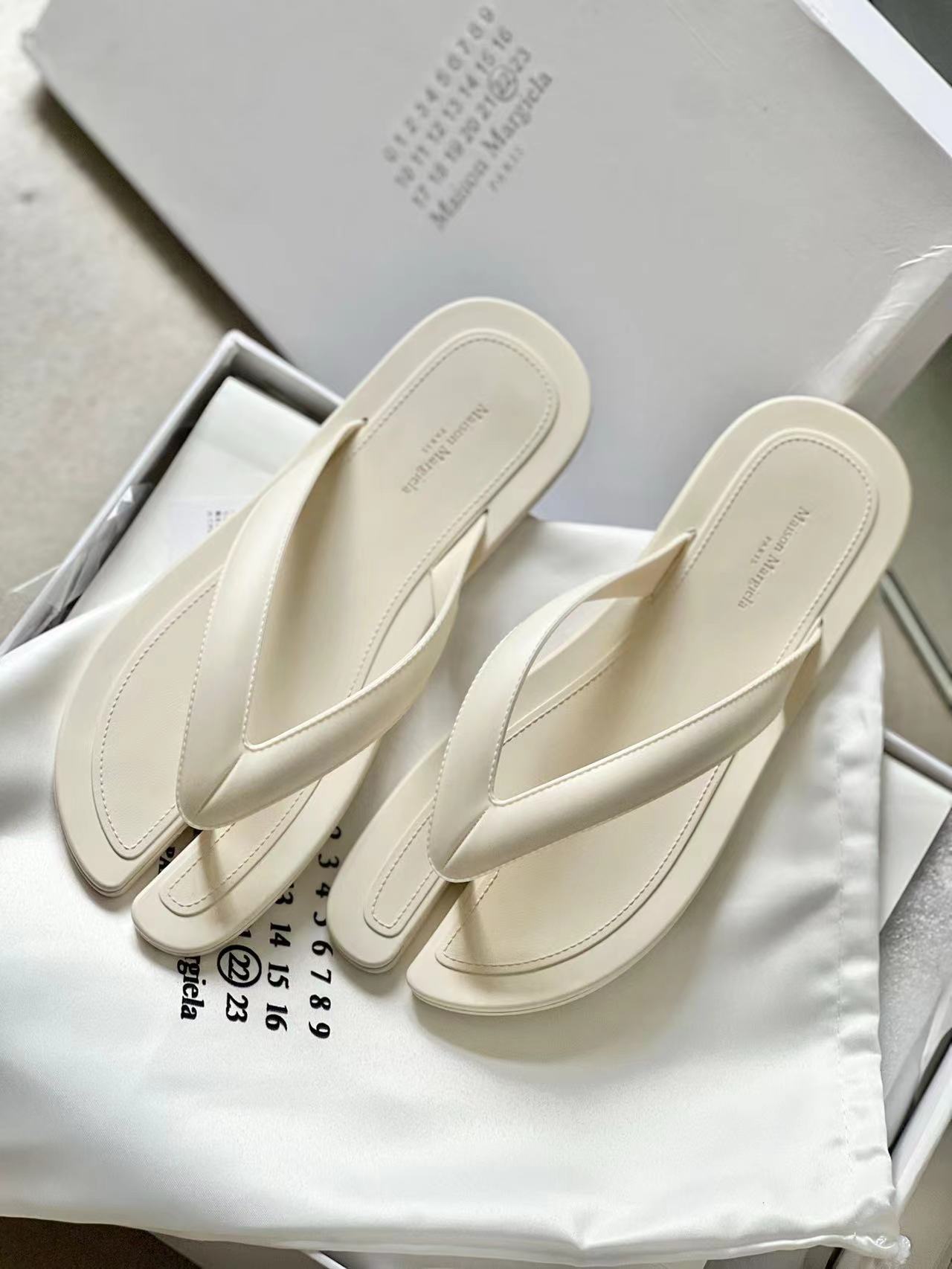 詳細な写真と価格については私に連絡してください。