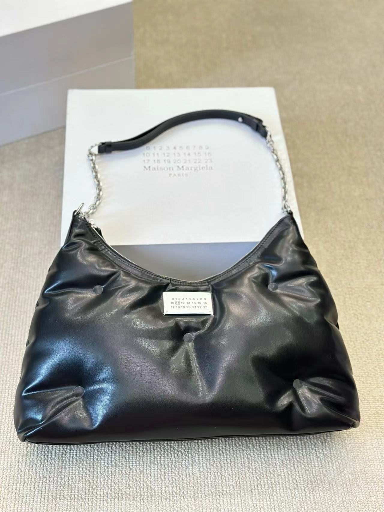 詳細な写真と価格については私に連絡してください。