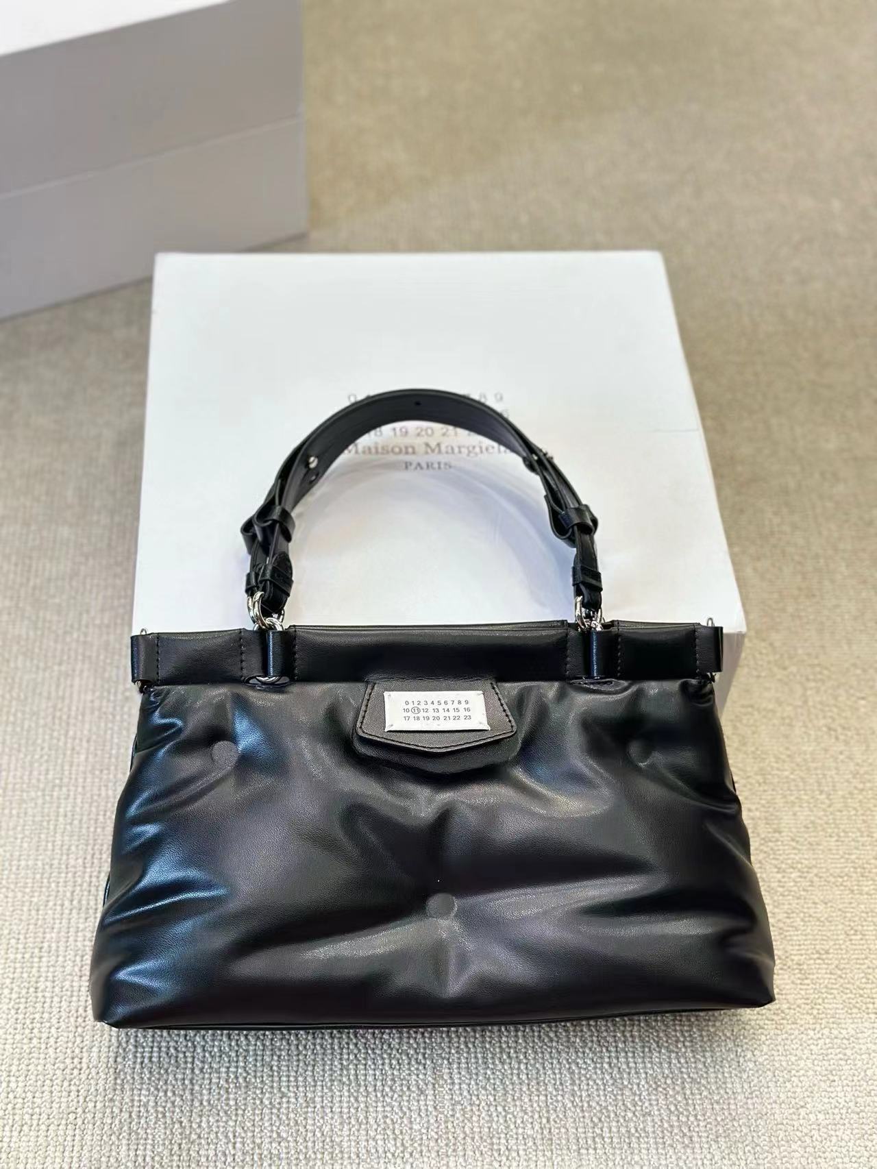 詳細な写真と価格については私に連絡してください。