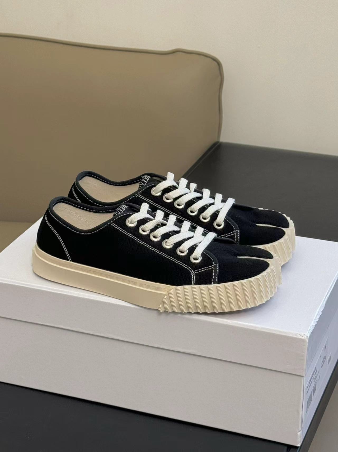 詳細な写真と価格については私に連絡してください。