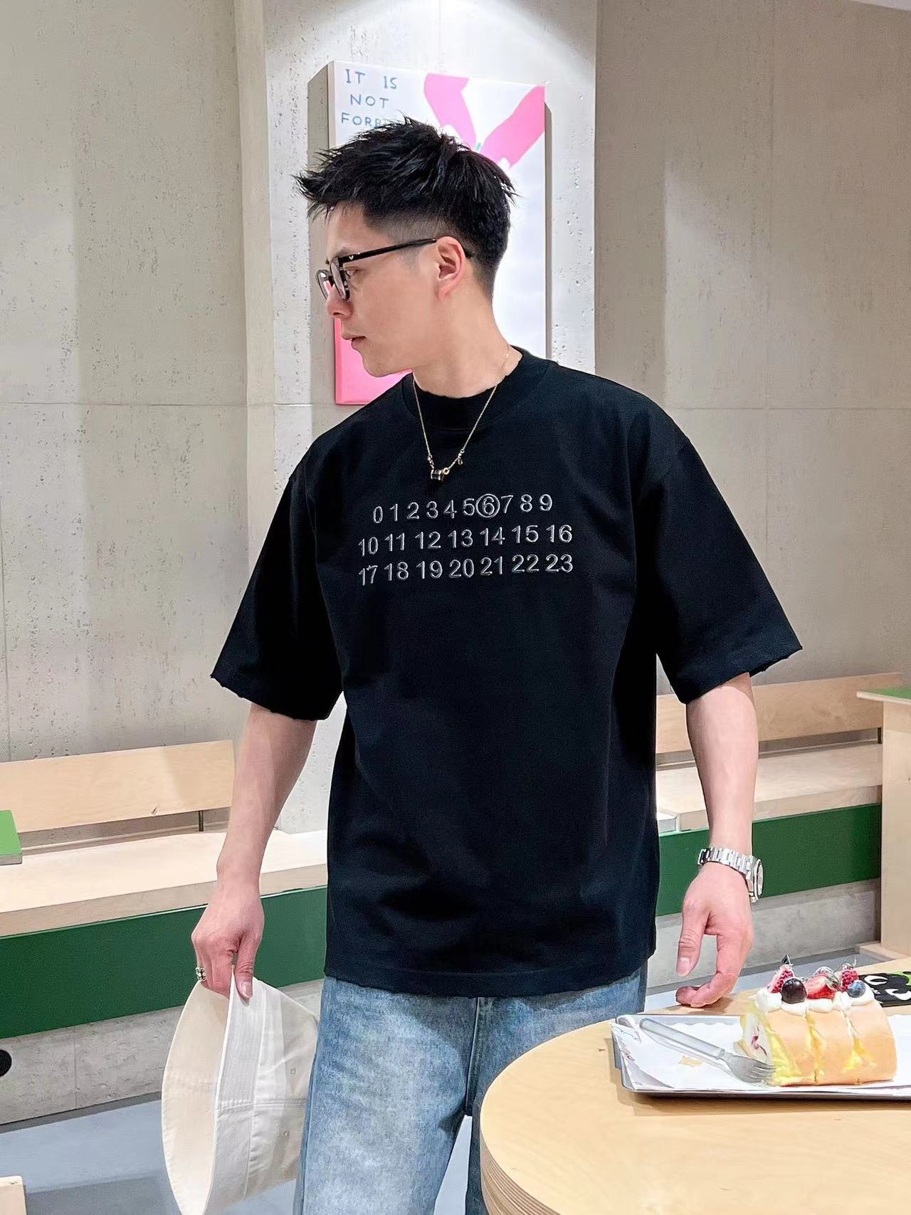 詳細な写真と価格については私に連絡してください。