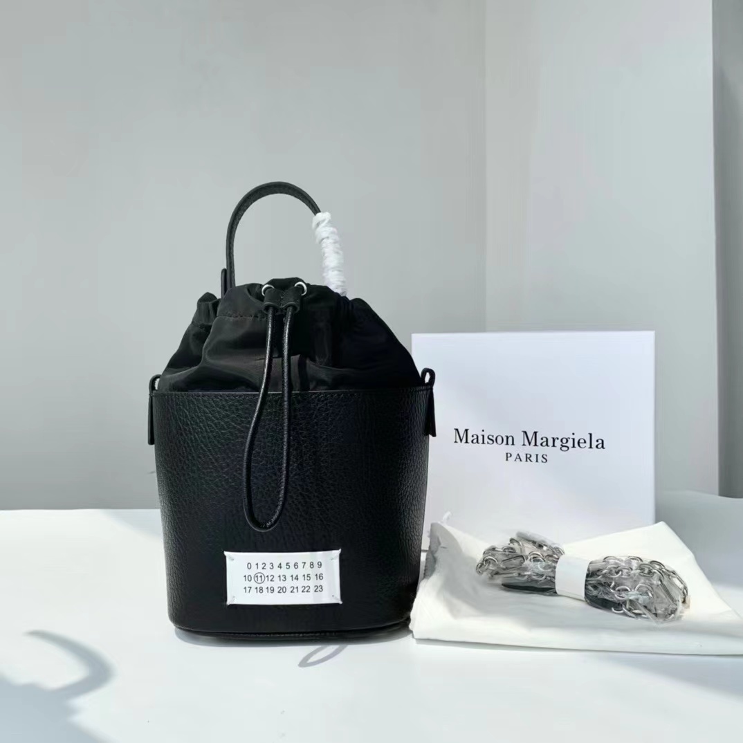 詳細な写真と価格については私に連絡してください。