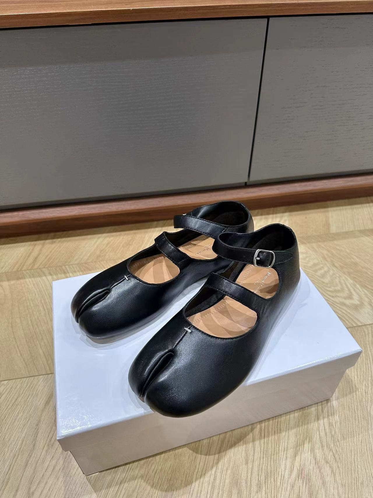 詳細な写真と価格については私に連絡してください。