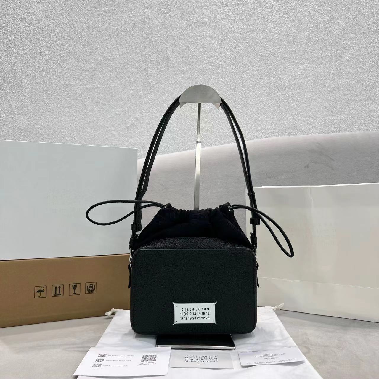 詳細な写真と価格については私に連絡してください。