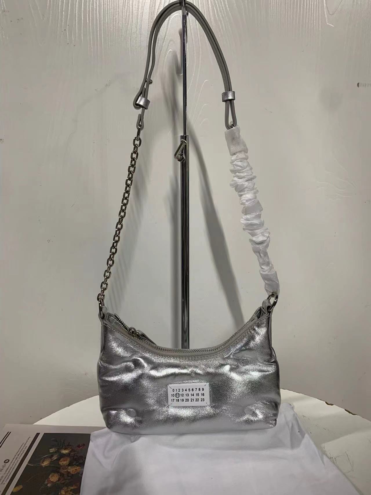 詳細な写真と価格については私に連絡してください。