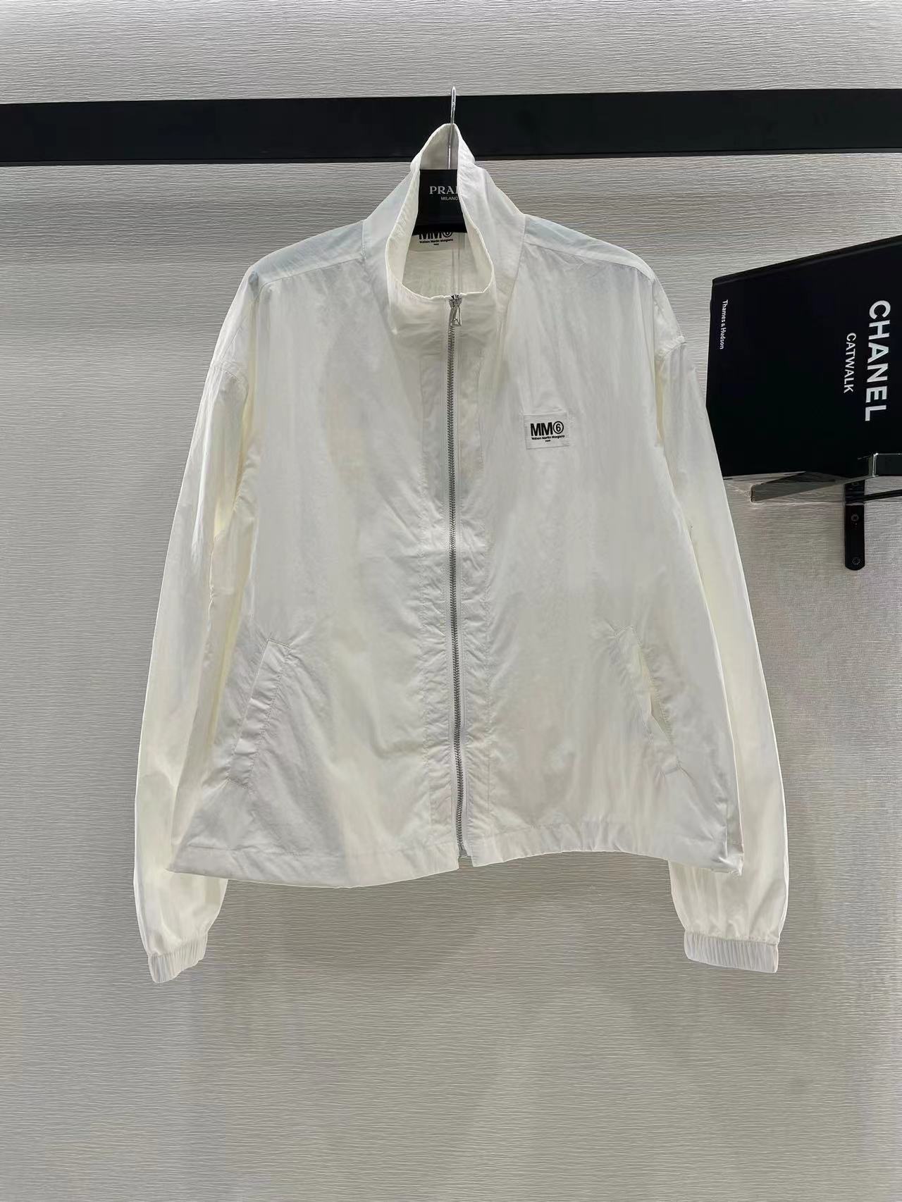 詳細な写真と価格については私に連絡してください。