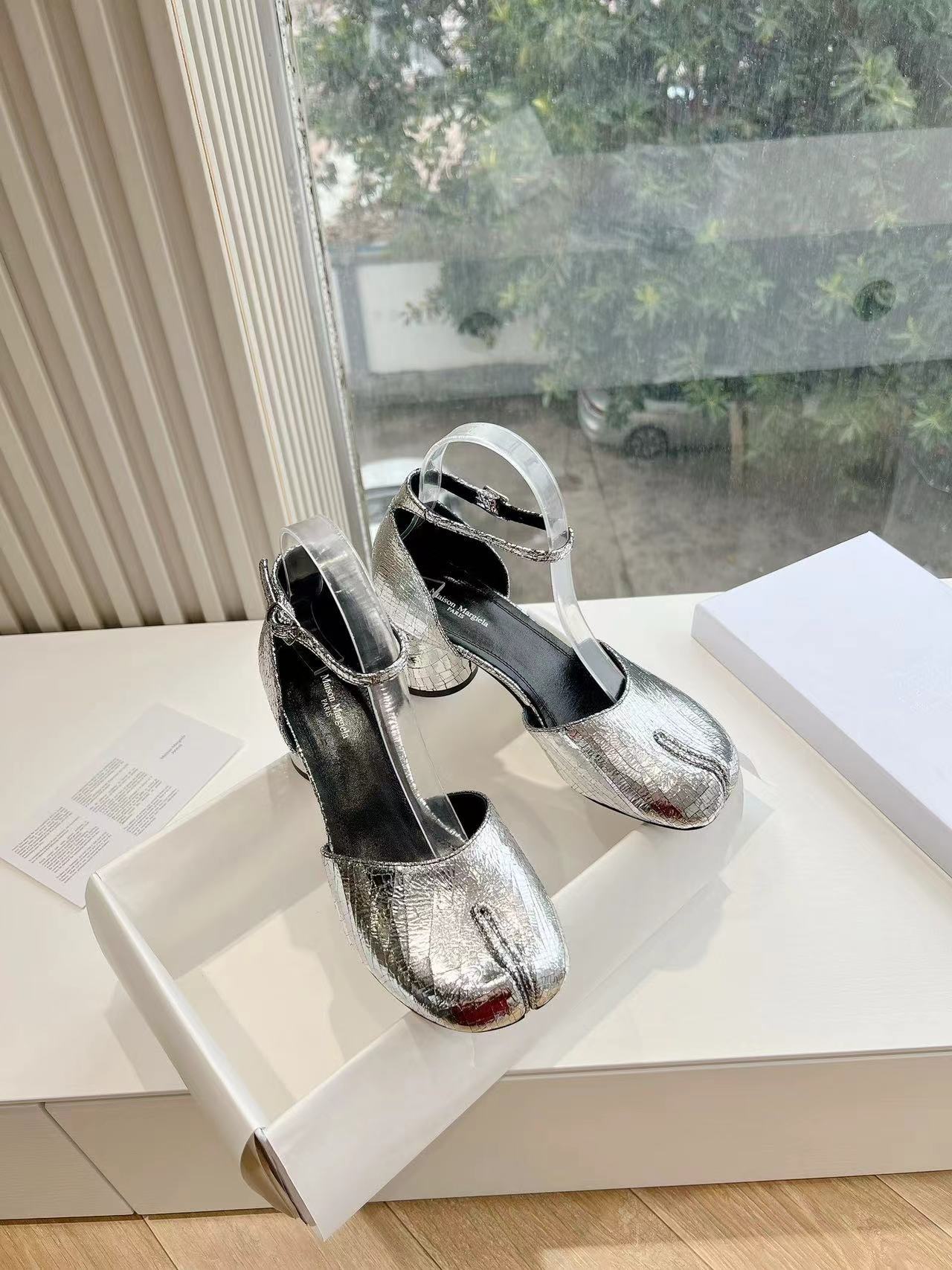 詳細な写真と価格については私に連絡してください。