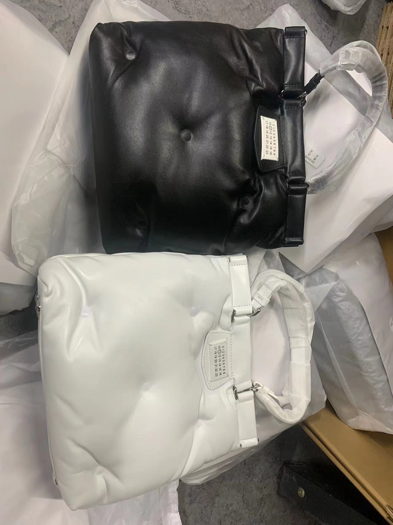 詳細な写真と価格については私に連絡してください。