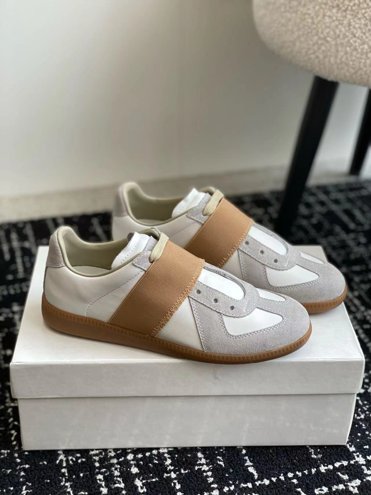 詳細な写真と価格については私に連絡してください。