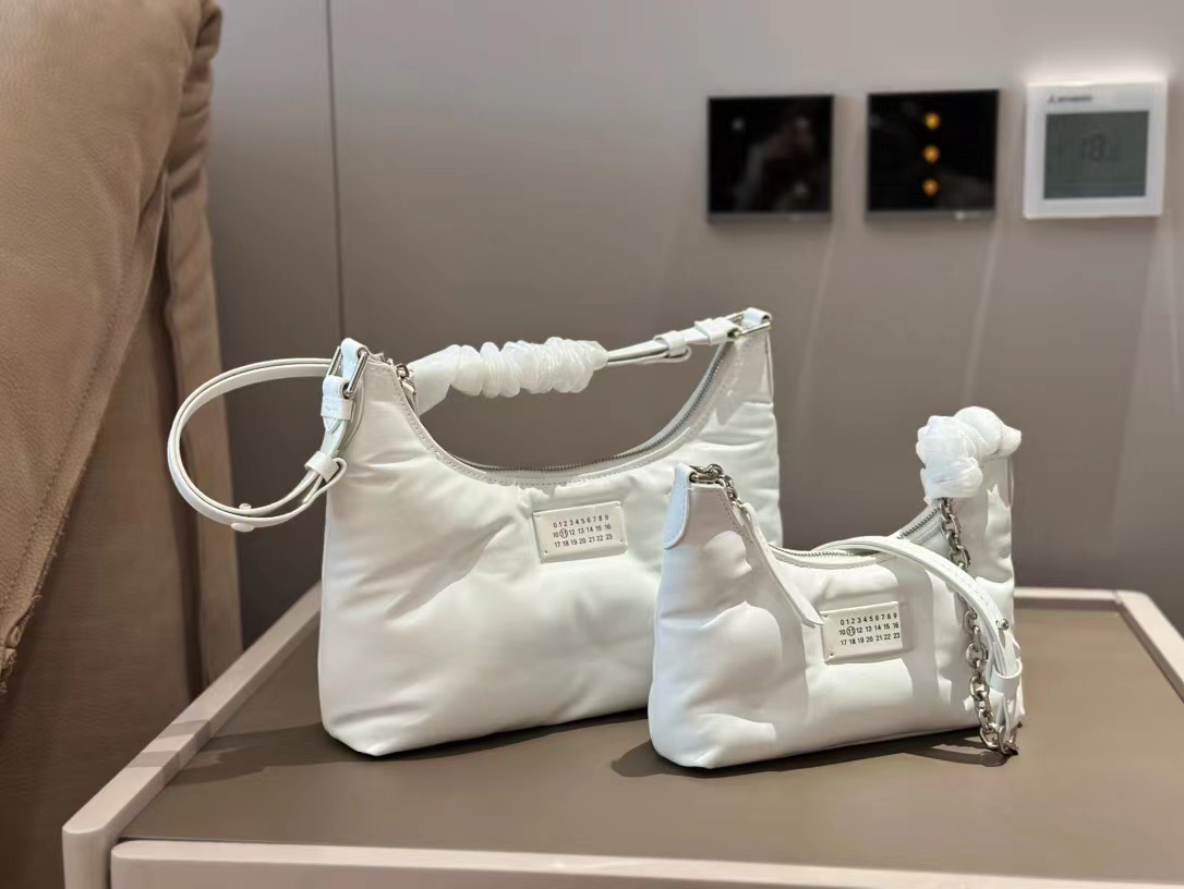 詳細な写真と価格については私に連絡してください。