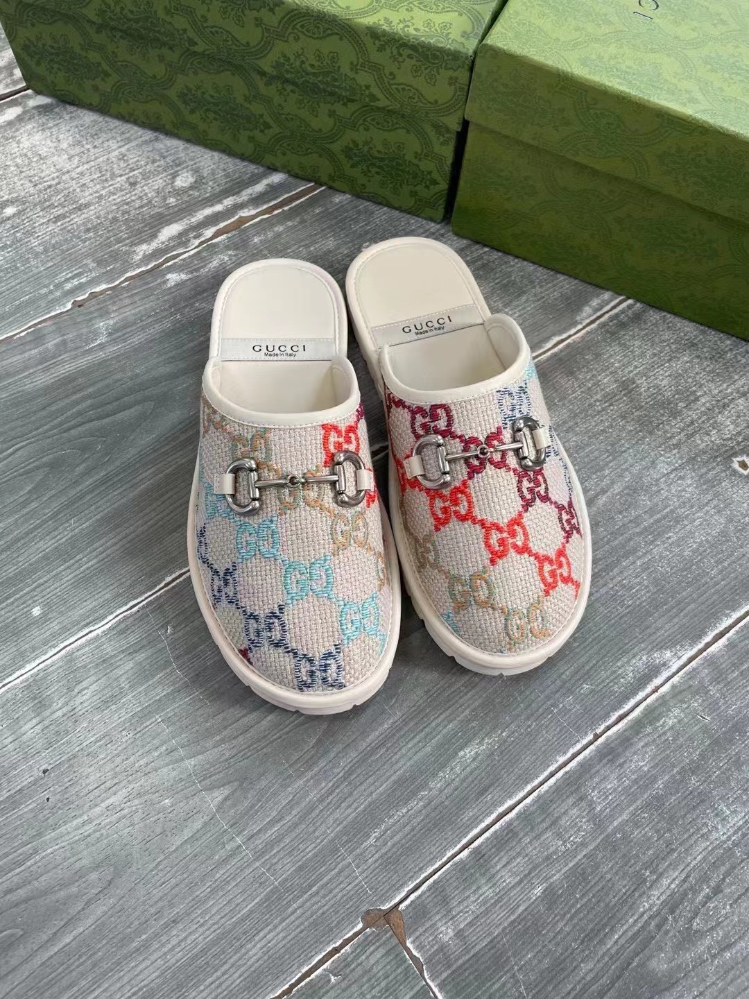 詳細な写真と価格については私に連絡してください。