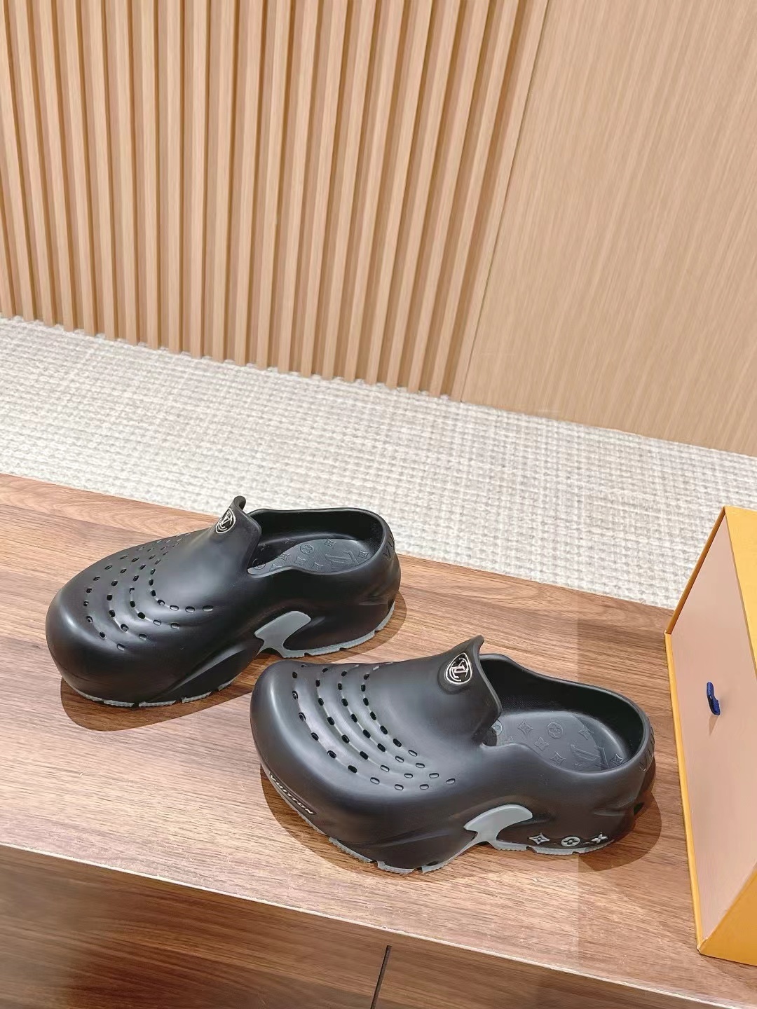 詳細な写真と価格については私に連絡してください。