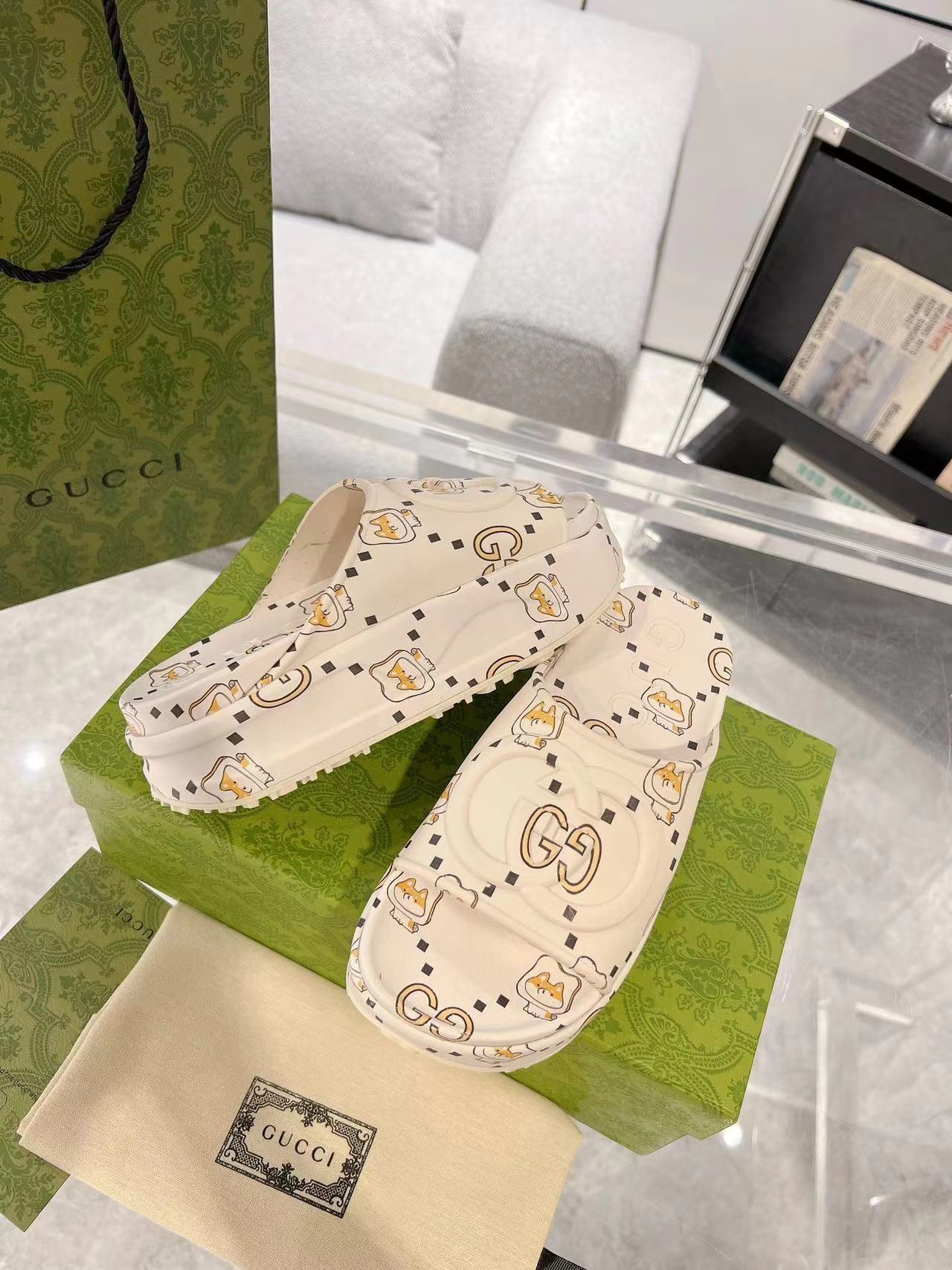 詳細な写真と価格については私に連絡してください。