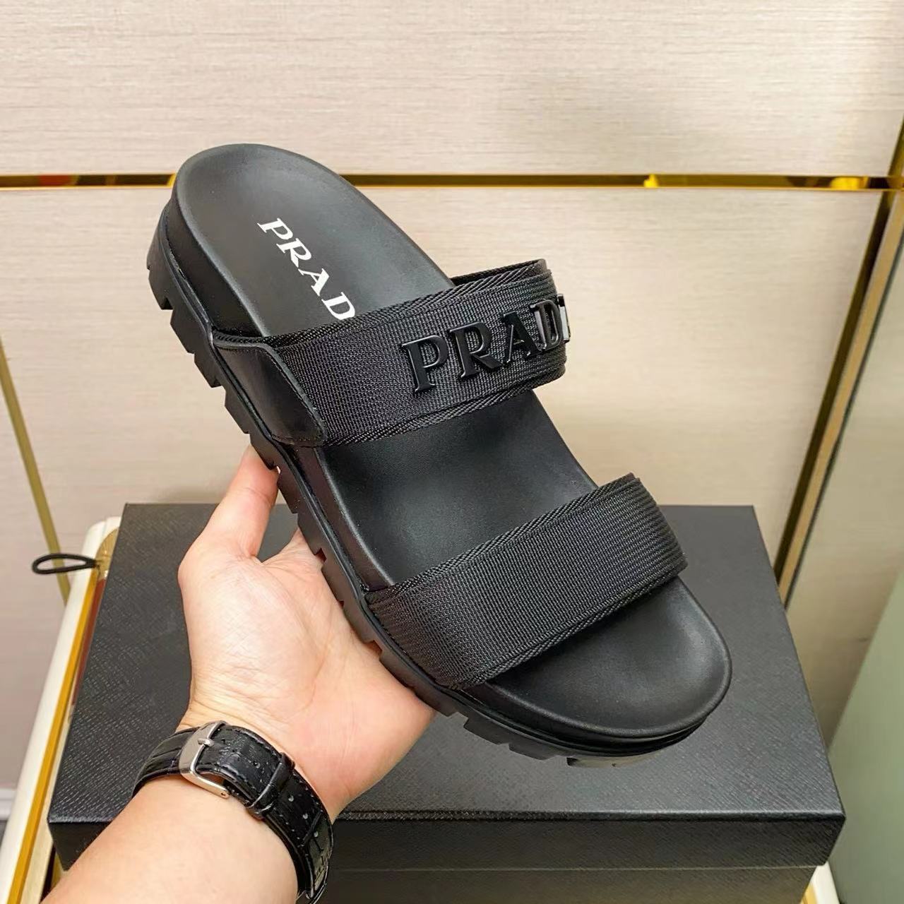 詳細な写真と価格については私に連絡してください。