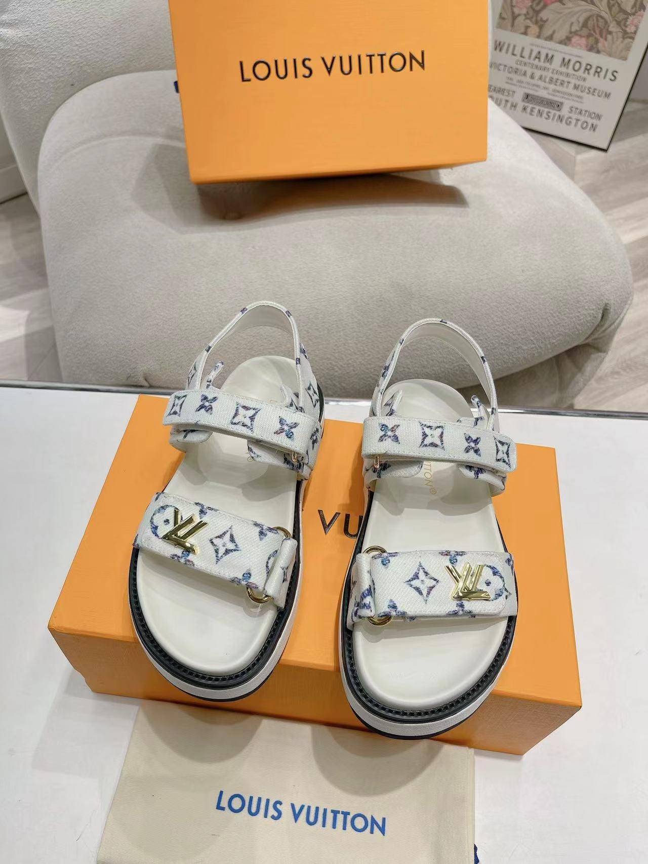 詳細な写真と価格については私に連絡してください。