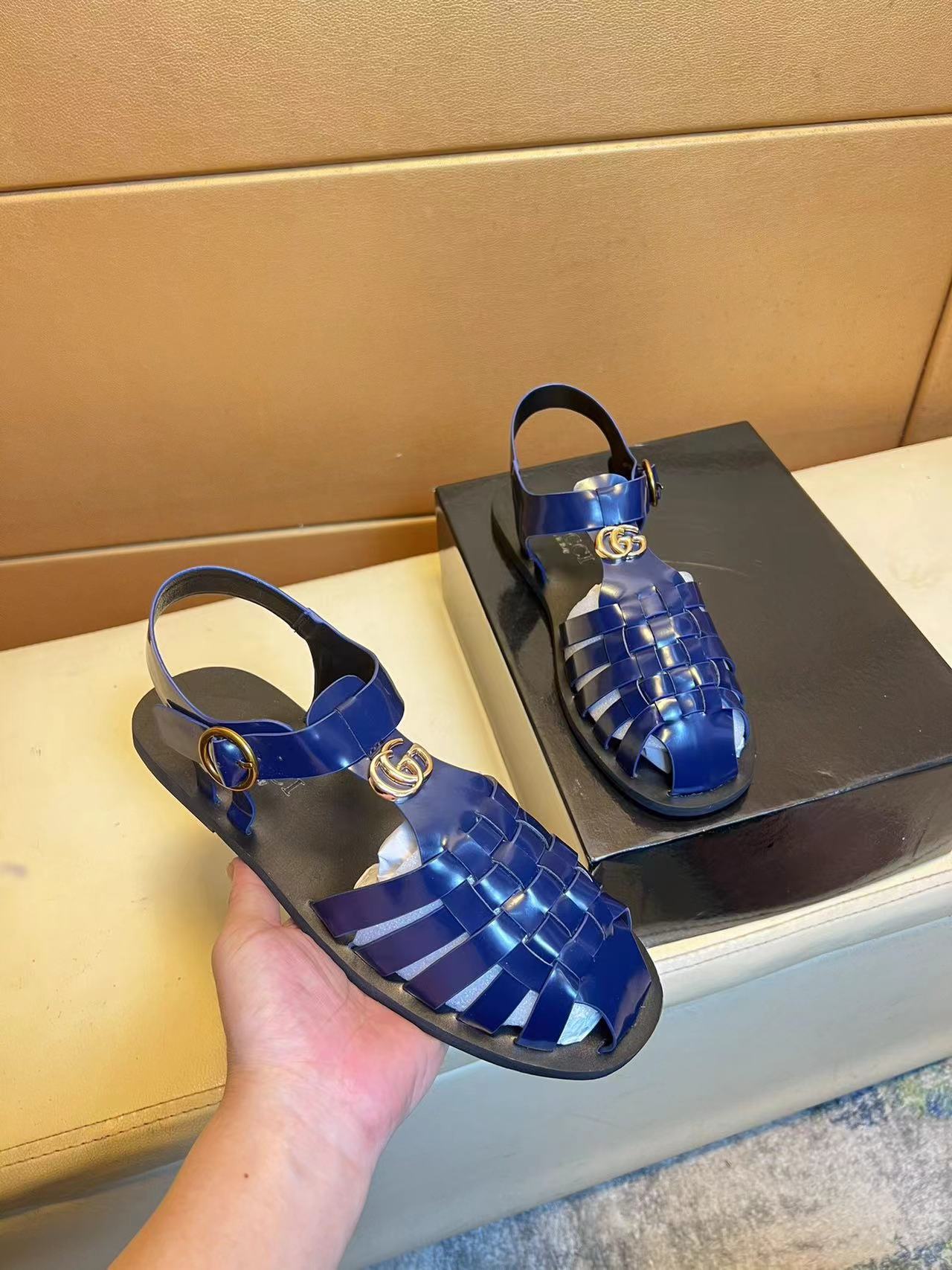 詳細な写真と価格については私に連絡してください。